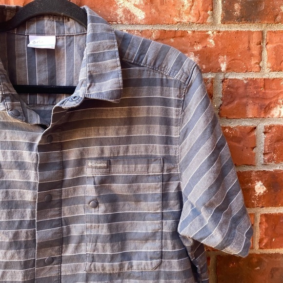 Columbia Large Gray Stripe Collar Button Down Short Sleeve Shirt Snap Button - Picture 2 of 9